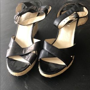 Black wedges